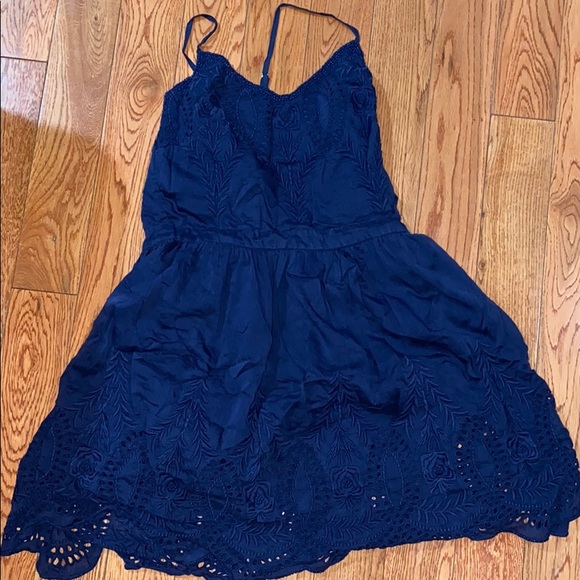 Joie Isere Eyelet Dress - Picture 4 of 8